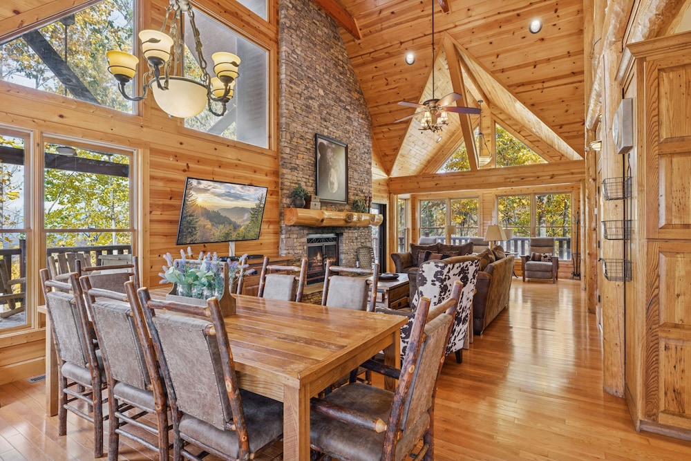 Pine Cone Cabin 4 Bedroom Cabin