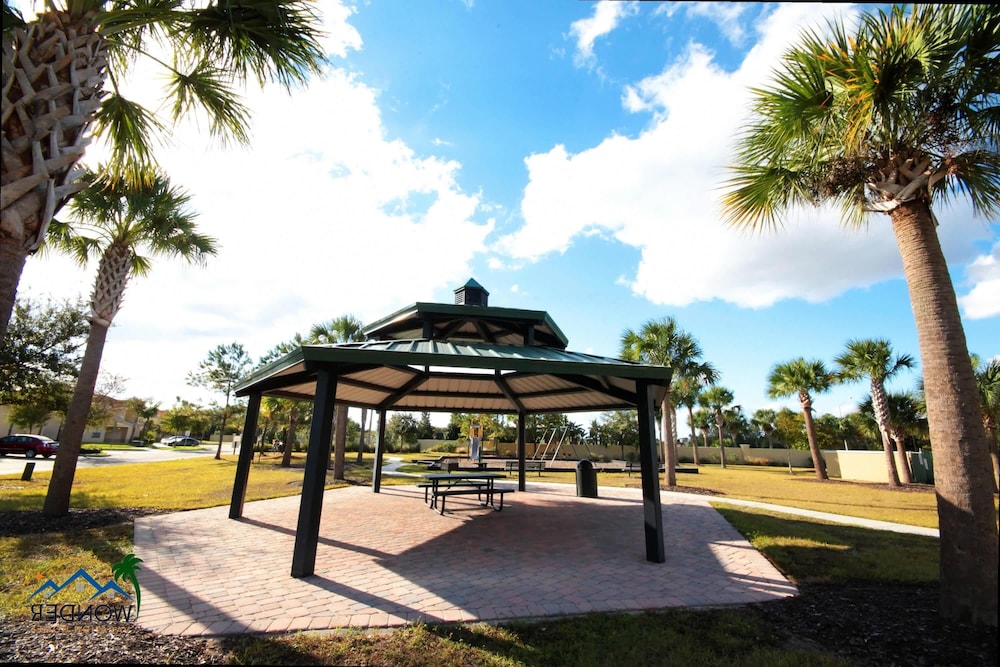 Modern 4BR Townhome Near Disney in Gated Resort