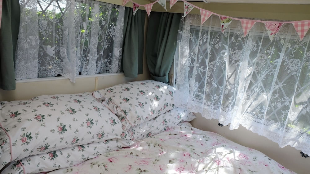 Kitty Unique 60s Caravan set in Pretty Garden view 4