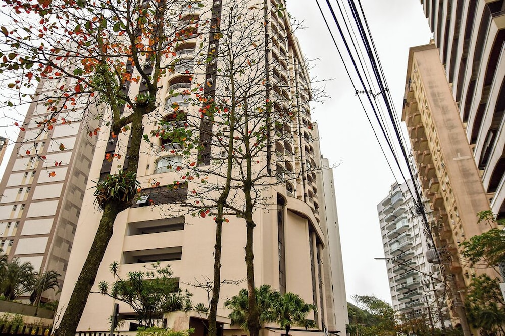 Flat com Piscina e Lazer na Praia de Pitangueiras