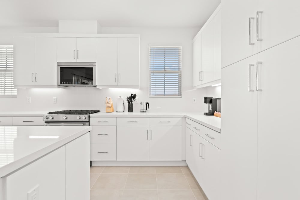 Stylish 3BR Oasis in Palm Desert Near El Paseo Zoo