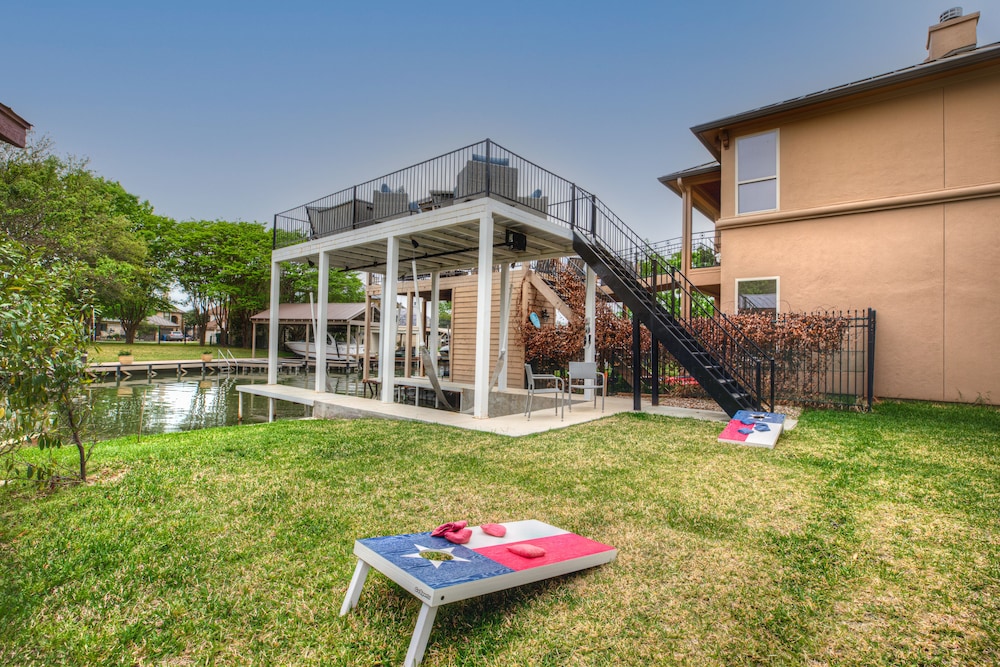 Stunning Luxury Home on Lake Lbj! - Property Image 15