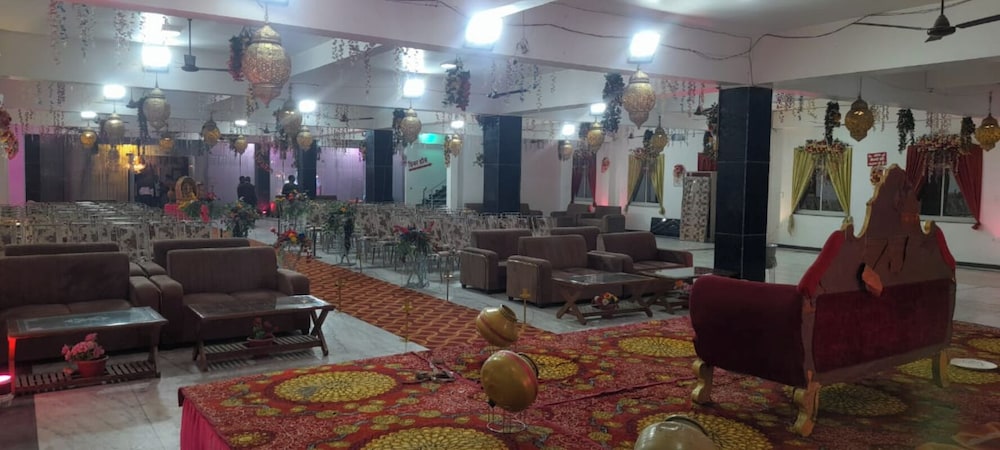 Hotel MeenakshI Palace Kanpur