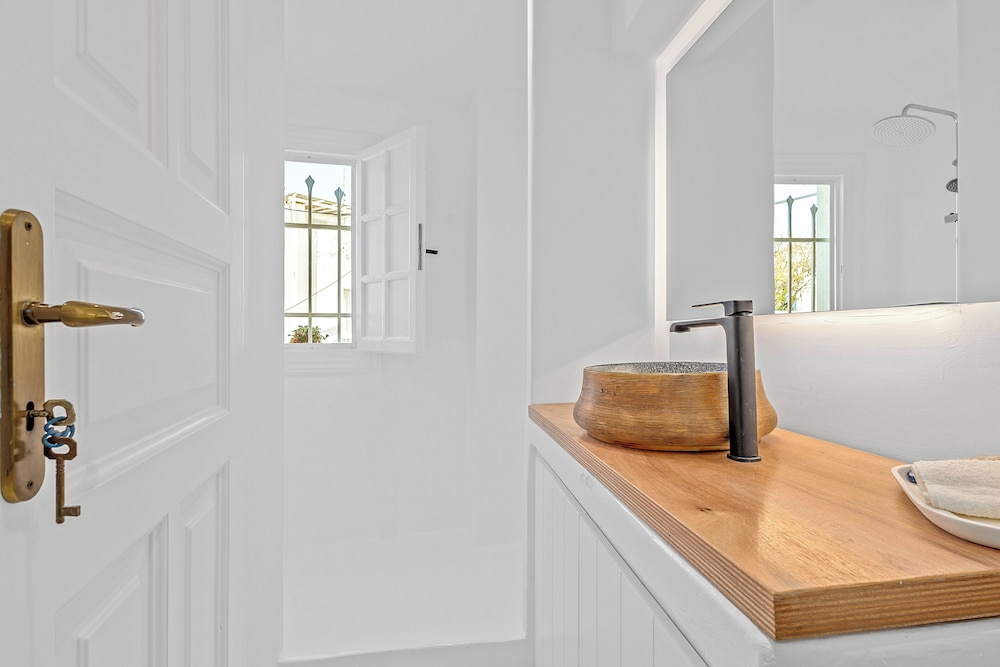 Heart of Mykonos Suites