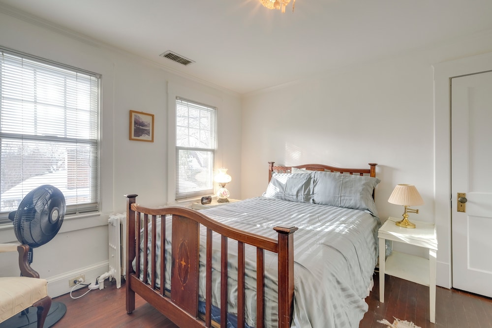 1 Mi to East Falls Station: Home w/ Office!