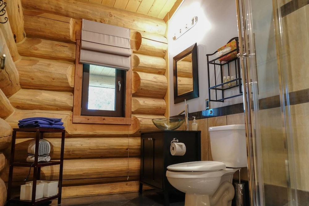 Beautiful Log Chalet Near Fernie, BC view 2