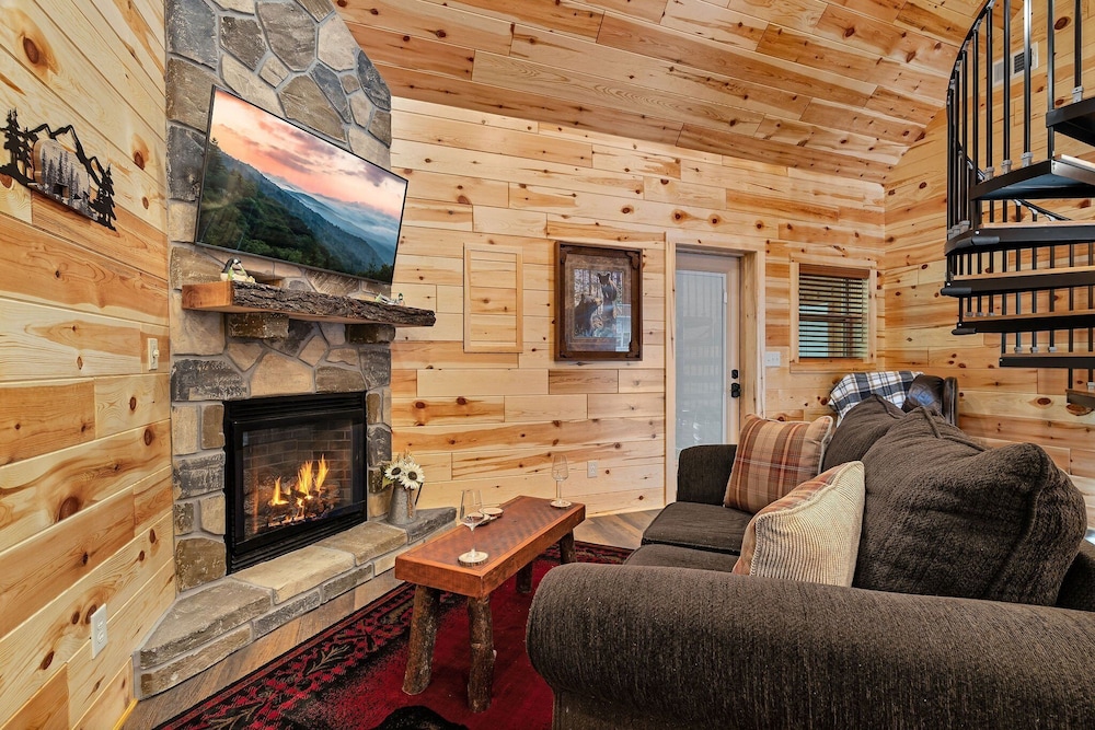 Cabin On A Hill 2 Bedroom Cabin