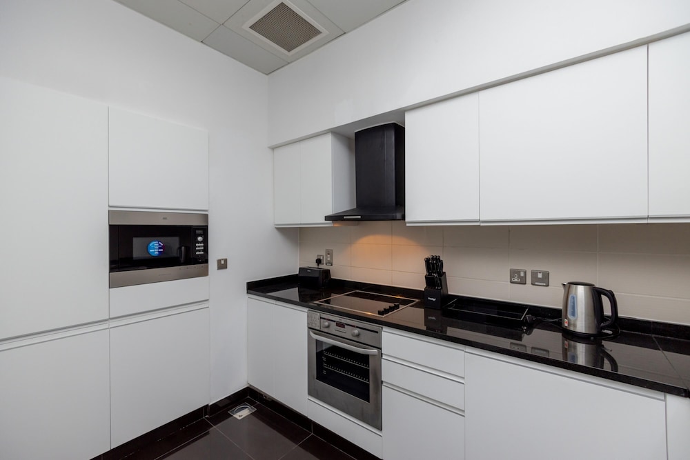 Sophisticated 1BR Palm Apt w Beach Access