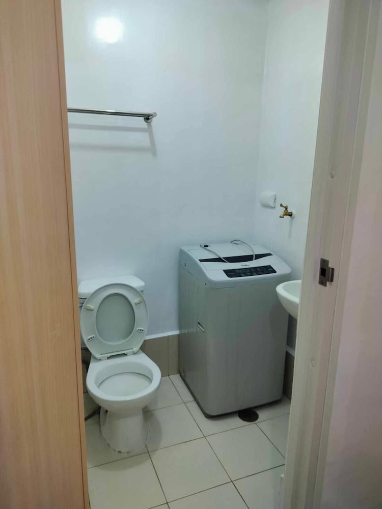 Luxurious 9th Floor Studio in Quezon City With Private Pool