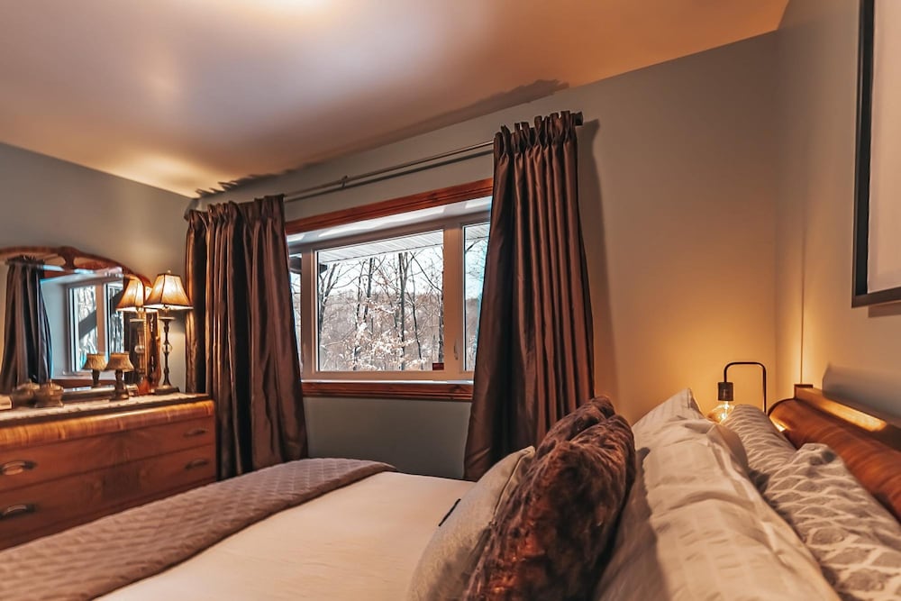The Pika - Beautiful Mountain-top Cottage With 23 Acres of Private Land With Hiking
