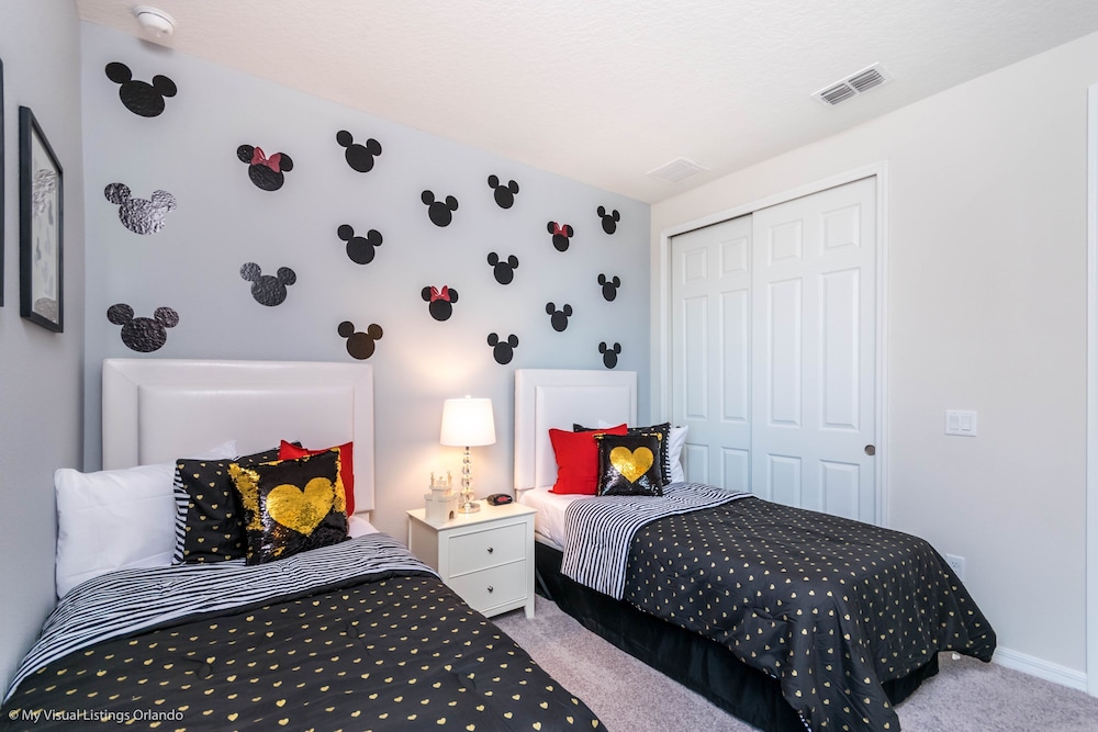 7 BD 5 BH With Game Room Pool Spa