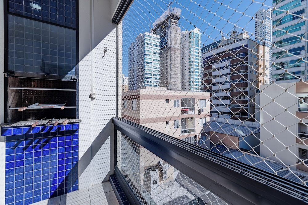 Apt w/ Balcony 150m From Sea Meia Praia Rcb405