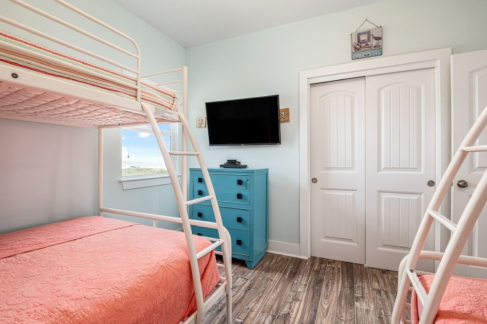 Chillax Inn 3 Bedroom Home by RedAwning