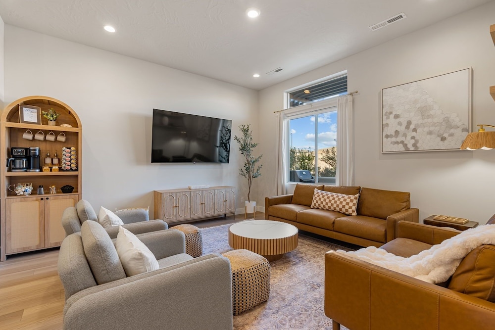 Sandy Cheeks 6 Bedroom Townhouse