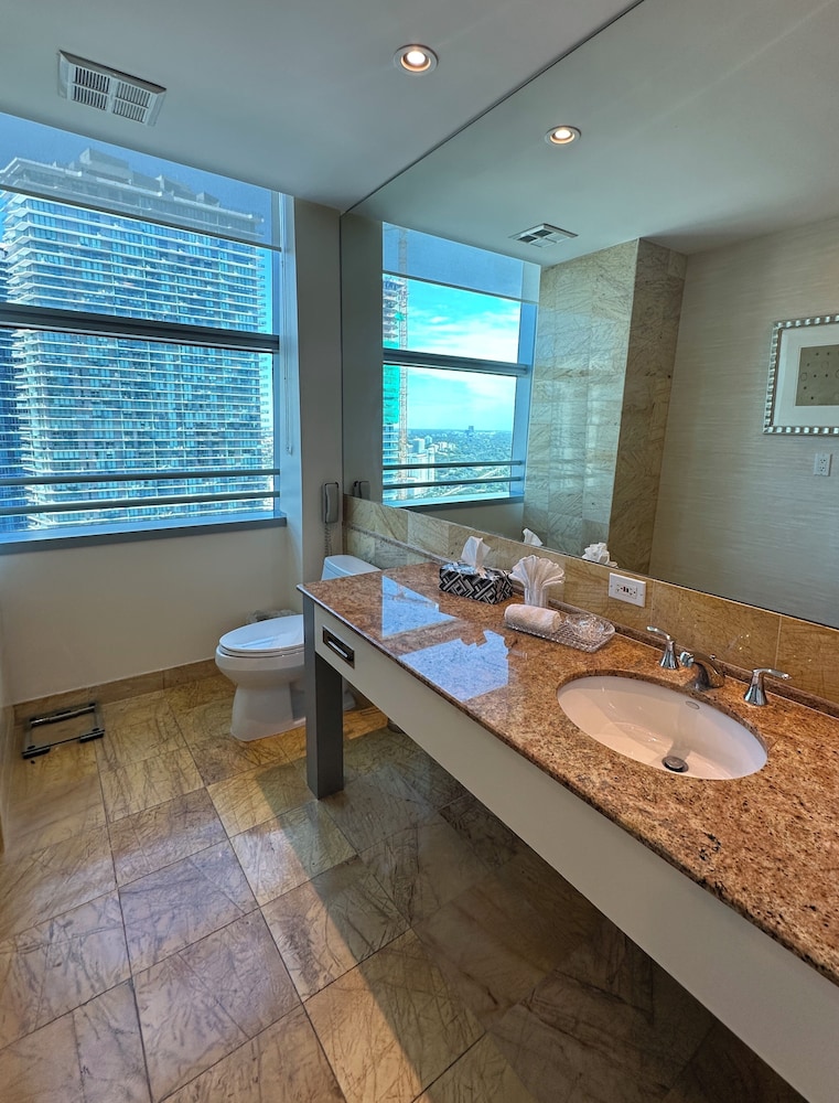 Brickell Sea View 2BR Free Parking by Palermo Home
