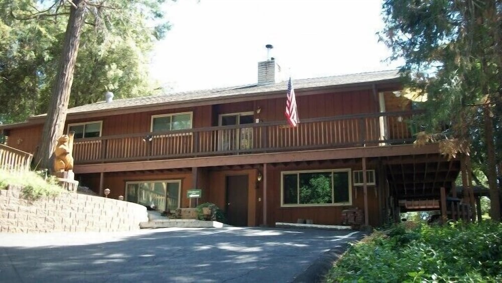 Hotel Yosemite Scenic Wonders  Cedar Mountain - Image 1