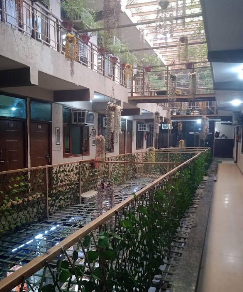 Hotel Rajhans Regency