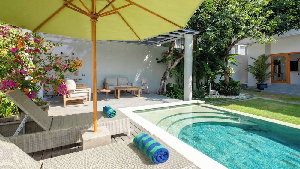 Luxurious Family 6 Br Villa in Seminyak Breakfast Include view 3