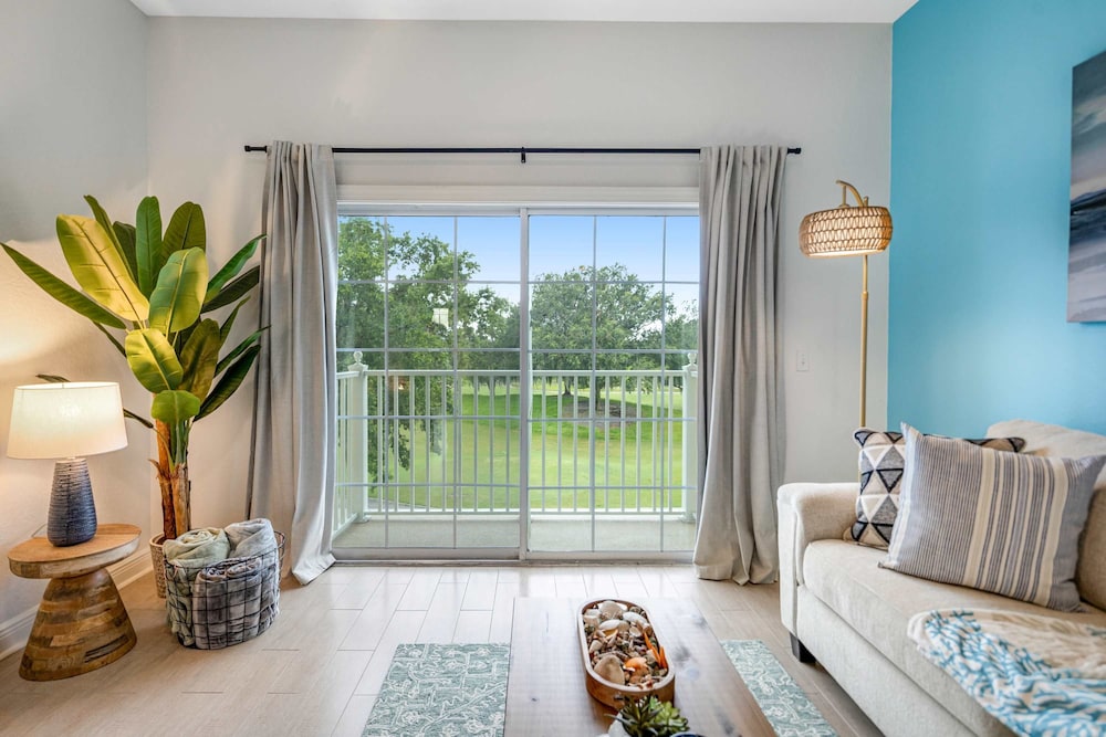 Sunset Views and Serenity - Reunion Escape for 4