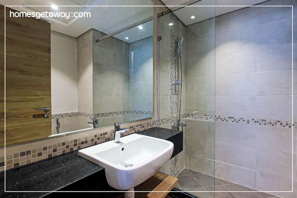 Spacious 2BR Apt Maids Elegance