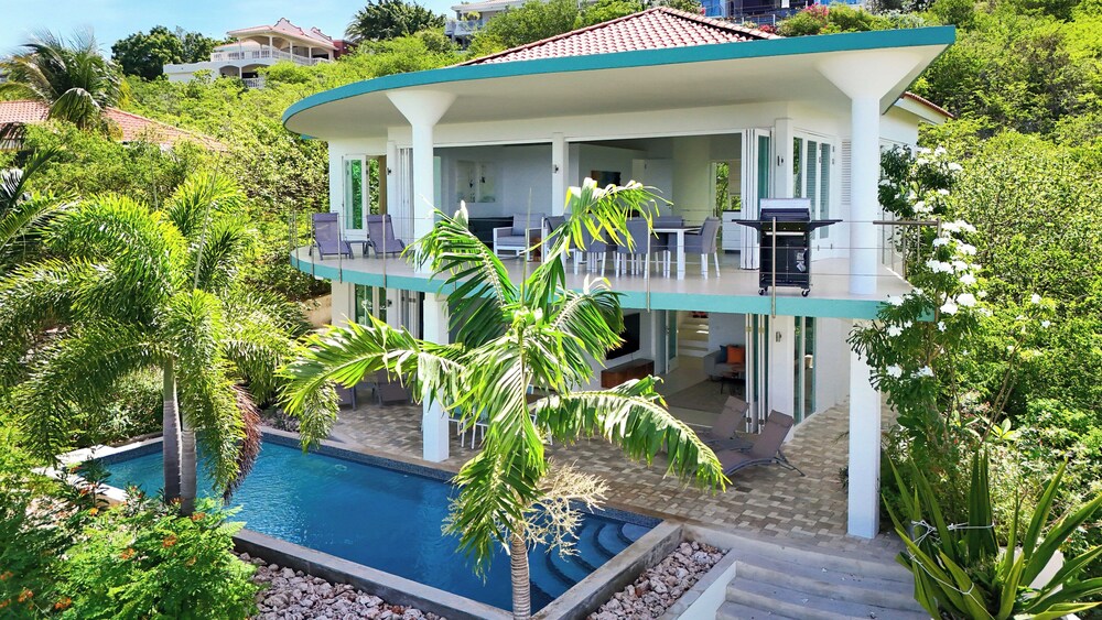 Coral Estate Holidays