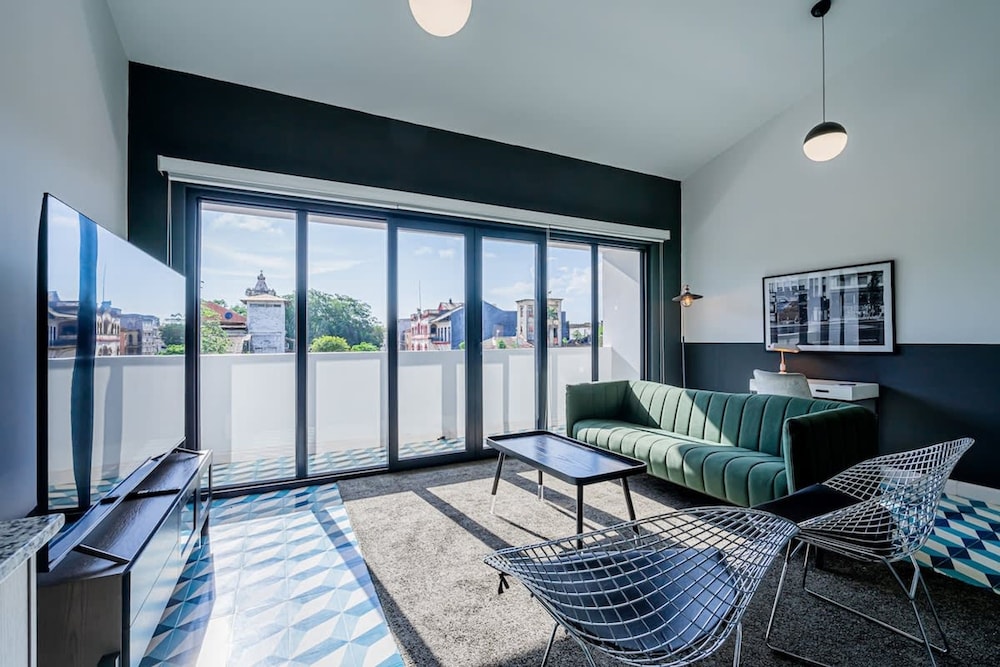 w Amazing 2BR in Santa Ana