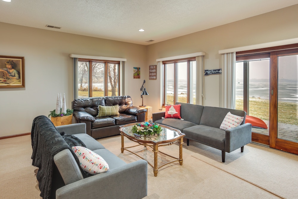 Spacious Lakefront Home w/ Spectacular Views!