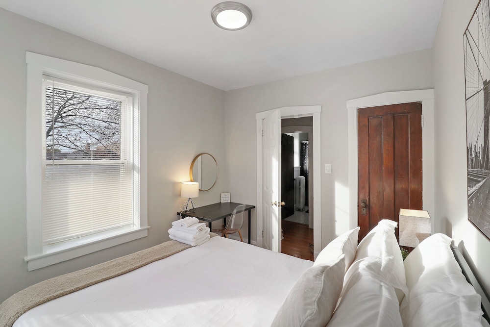 1BR Airy Apt- Barry 2