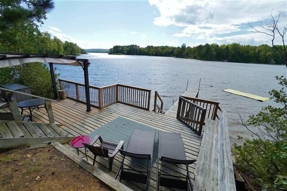 490 Lake St Peter $2100/sum Wk 3 Bedroom Cottage