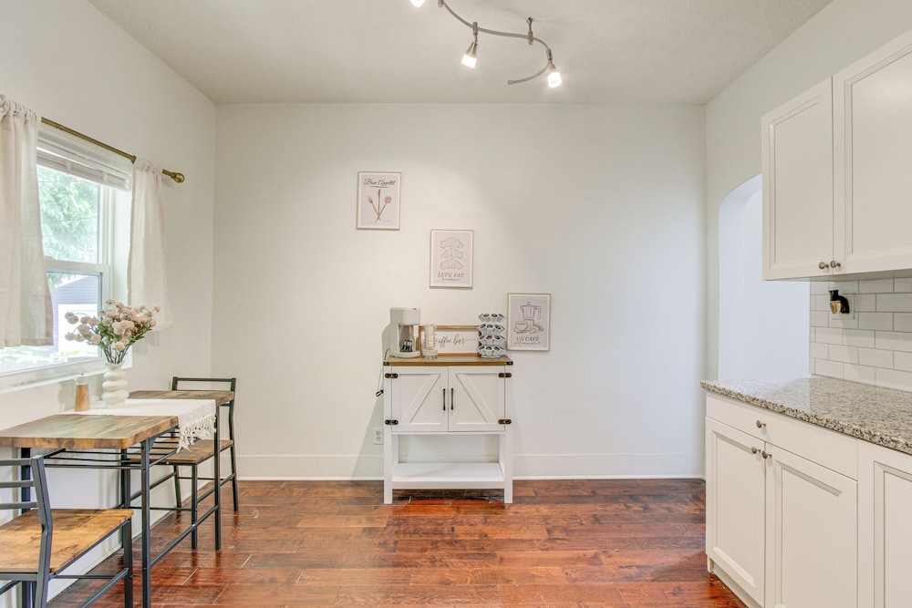 6 Mi to Ohio State: Walkable Home in S Columbus!