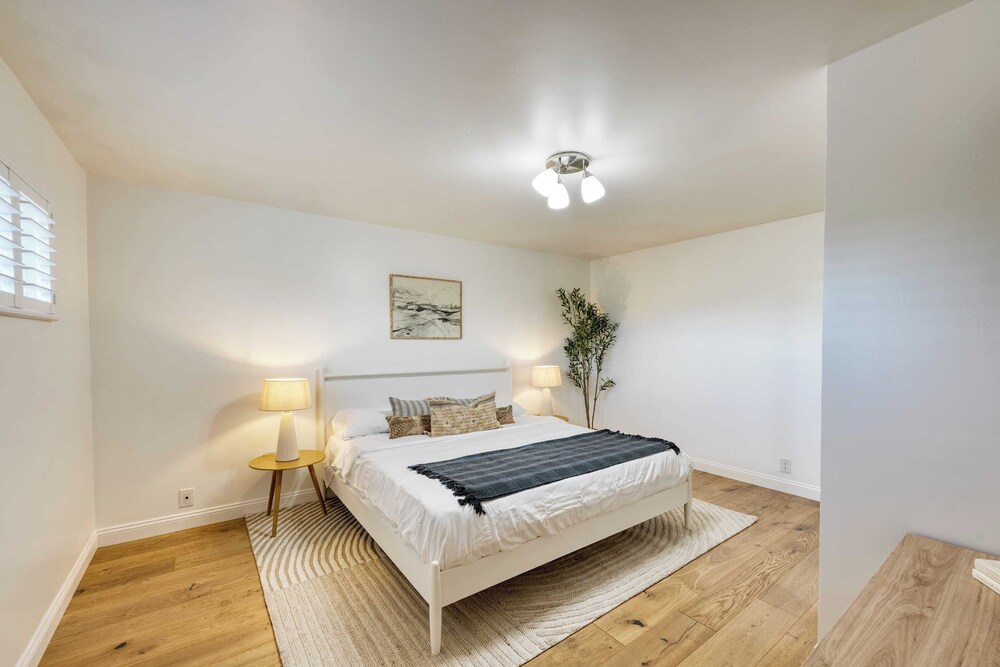 Modern Sonoma Stay w/ Spacious Deck, Views & Prime Location Bennett
