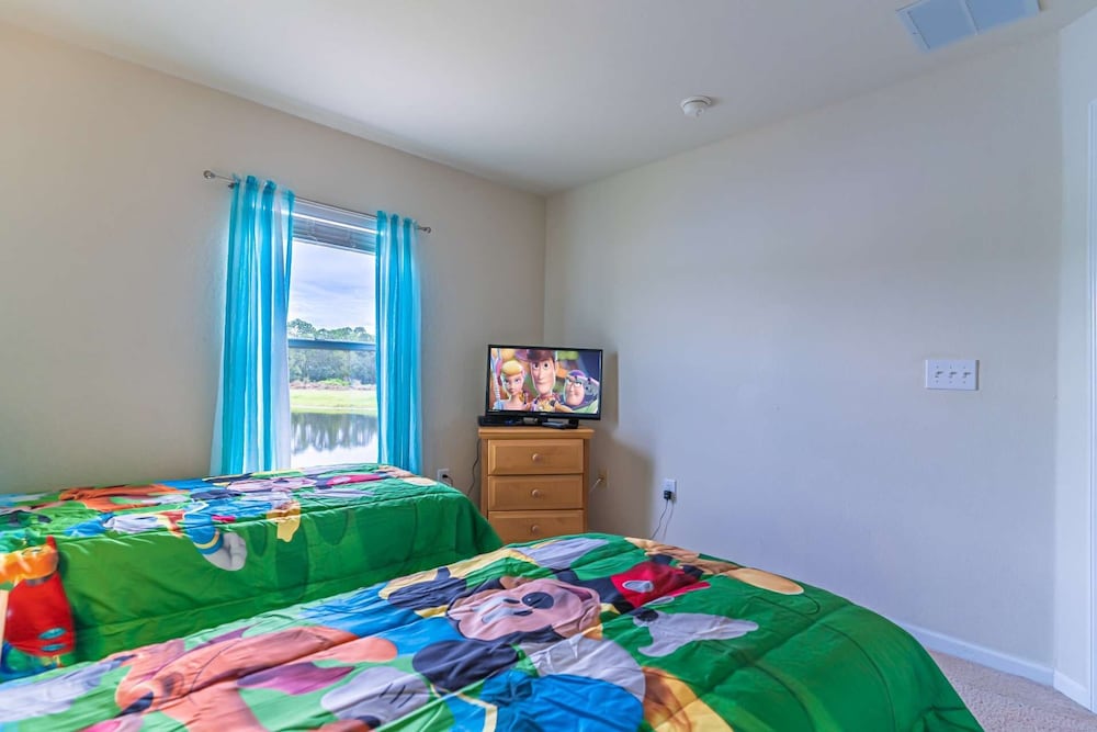 2633 Trafalgar Village view 2