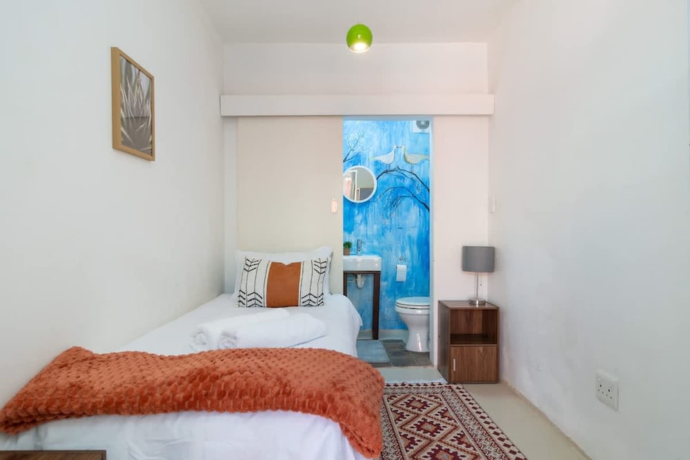 Funky Pet Friendly 2-bedroom Escape Bo-kaap