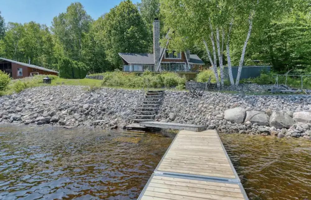 The Bison - Waterfront A-frame With Private Dock
