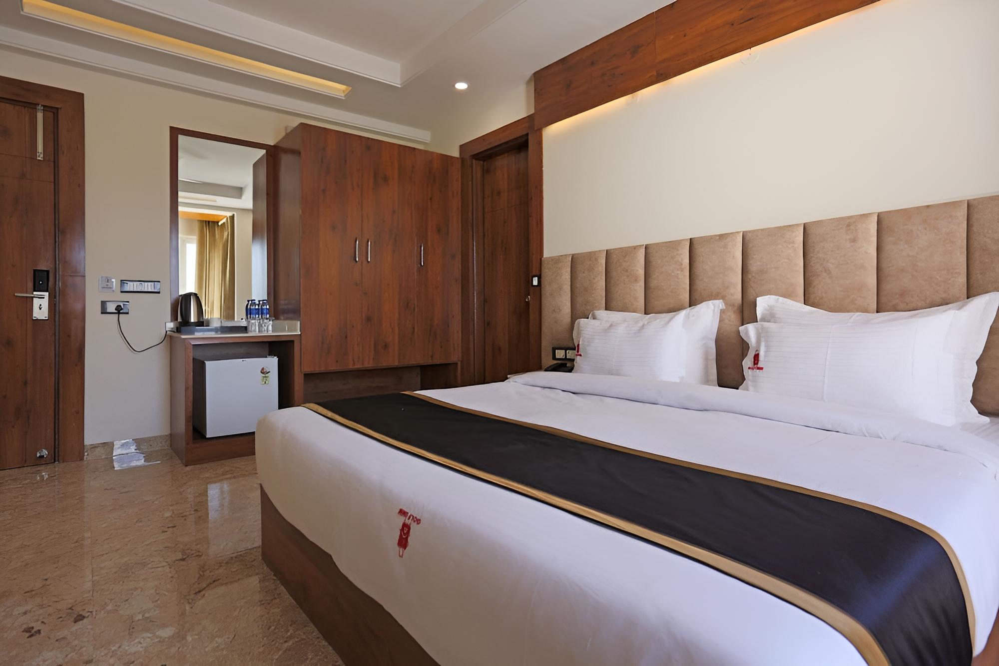 Hotel White Rock Sector 68  Sohna Road view 2