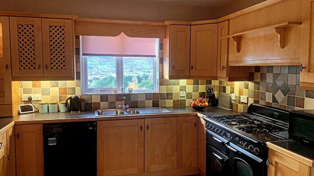 Warrenpoint Countryside -3bedroom-private Garden