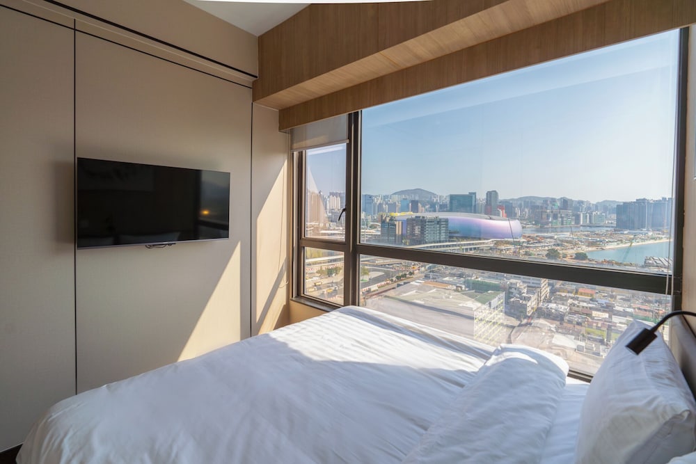 MIJ (KAI TAK) HOTEL