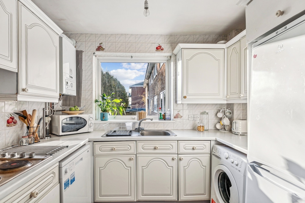 Spacious2br-balcony-parking-25mincentrallondon
