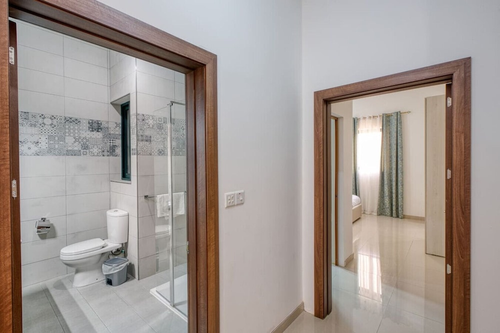 Relaxing Xaghra Apartment With BBQ Amenities