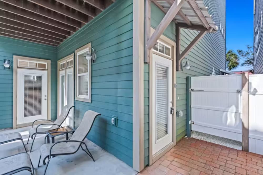 Serenity by the Sea! 4BR Retreat, Sleeps 12, Walk to Beach & Community Pool