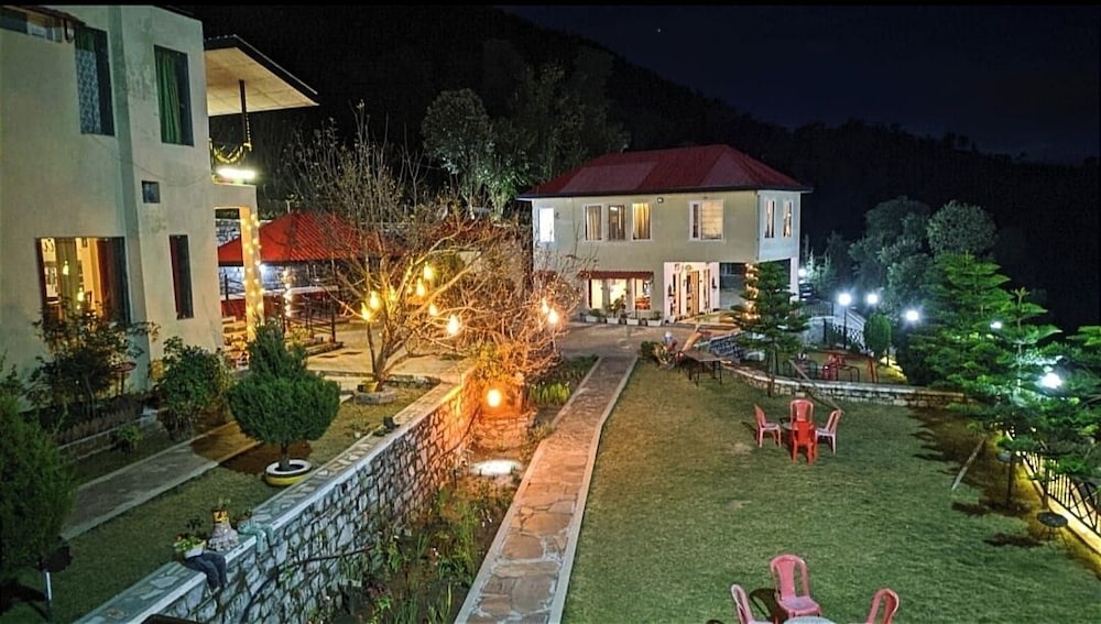 Mist n Meadows Resort
