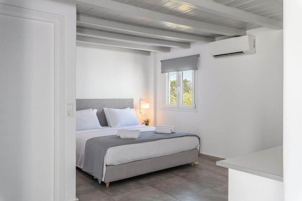 Eleven Keys Mykonos Suites