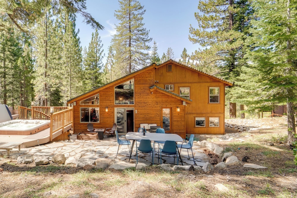 Near Ski Resorts & Trails: Truckee Home w/ Hot Tub