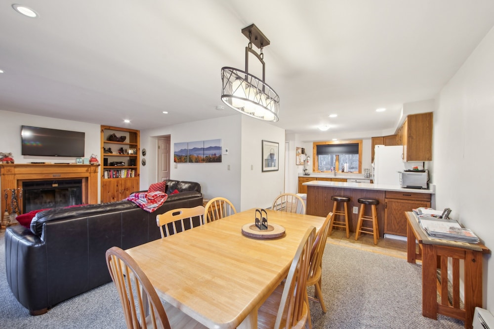 Tahawus 74I - A Cozy Adirondack Retreat 2 Bedroom Townhouse by The Summit at Gore Mountain