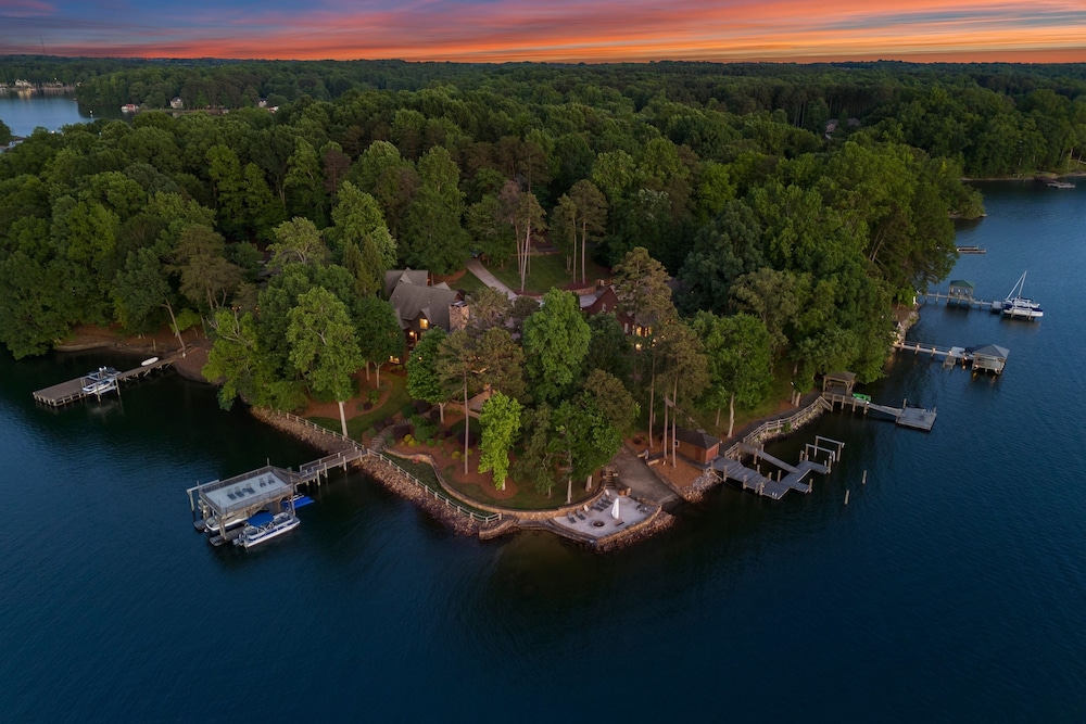 Sunset Shores Resort The Homestead by Avantstay