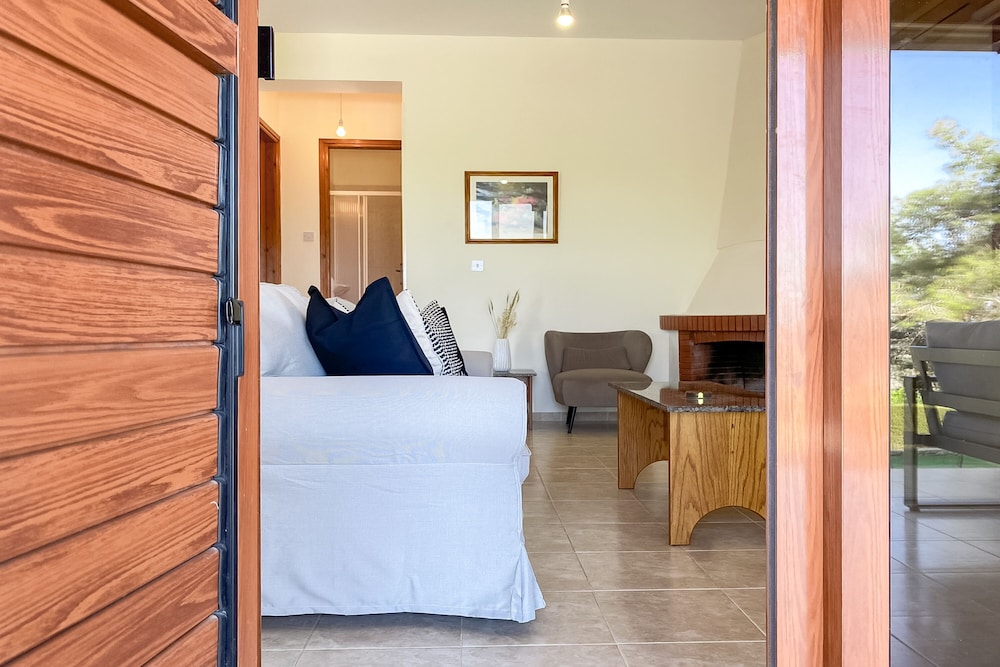 Phaedrus Living Serenity Villa Lysos