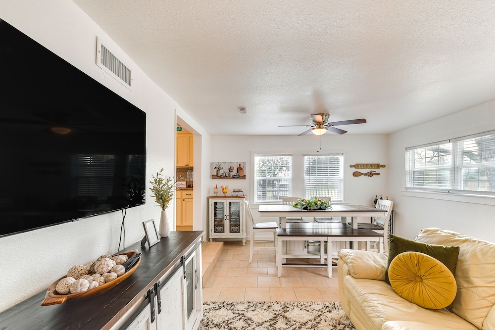 1 Mi to Dtwn Waco! Lovely Home w/ Fire Pit Table