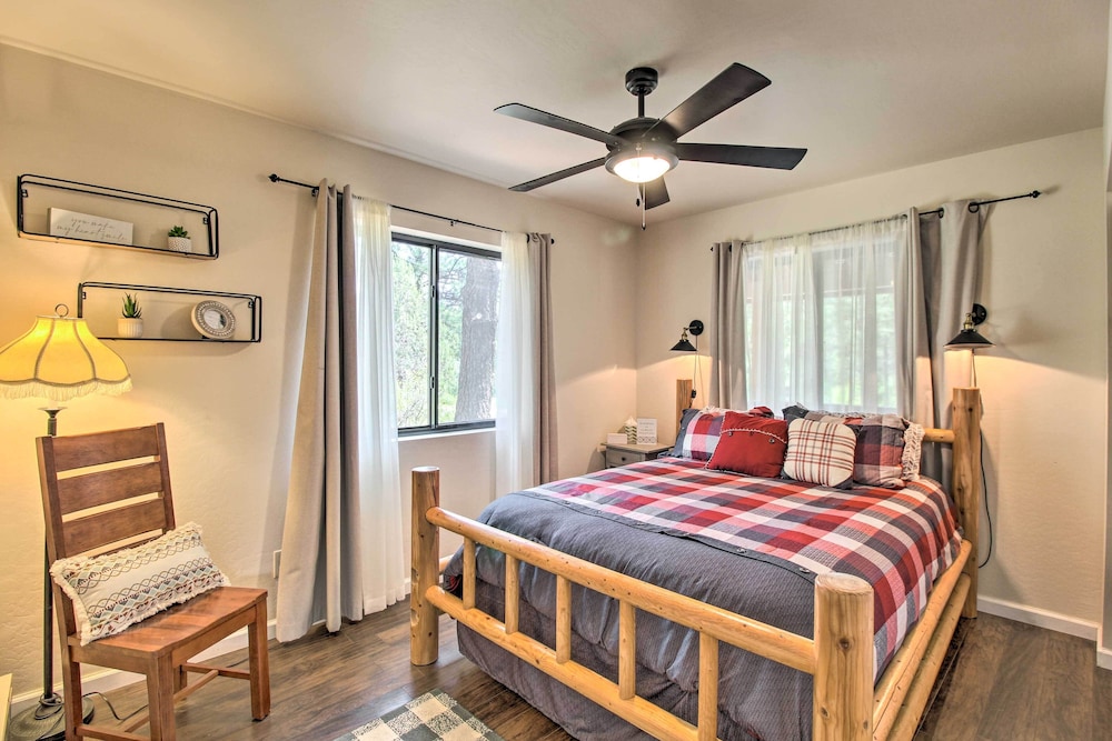 2 Mi to Fool Hollow Lake: Wooded Cabin w/ Fire Pit view 3