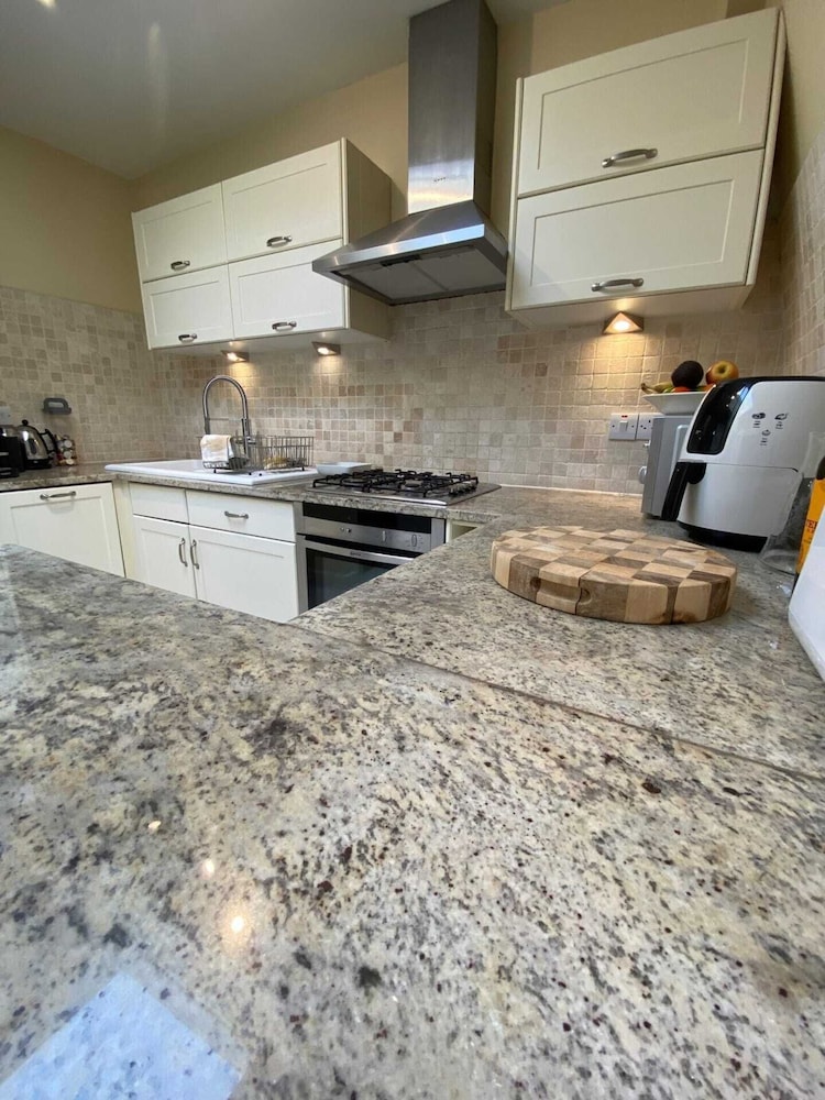 Beautifully Curated 2BD Flat Tyburnia, London!