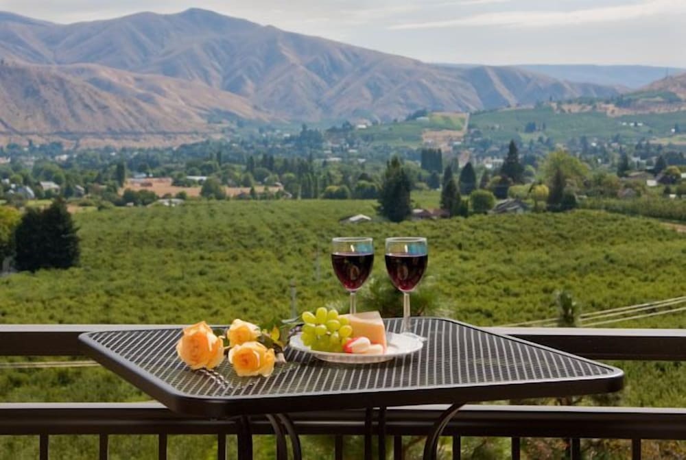 Cascade Valley Inn